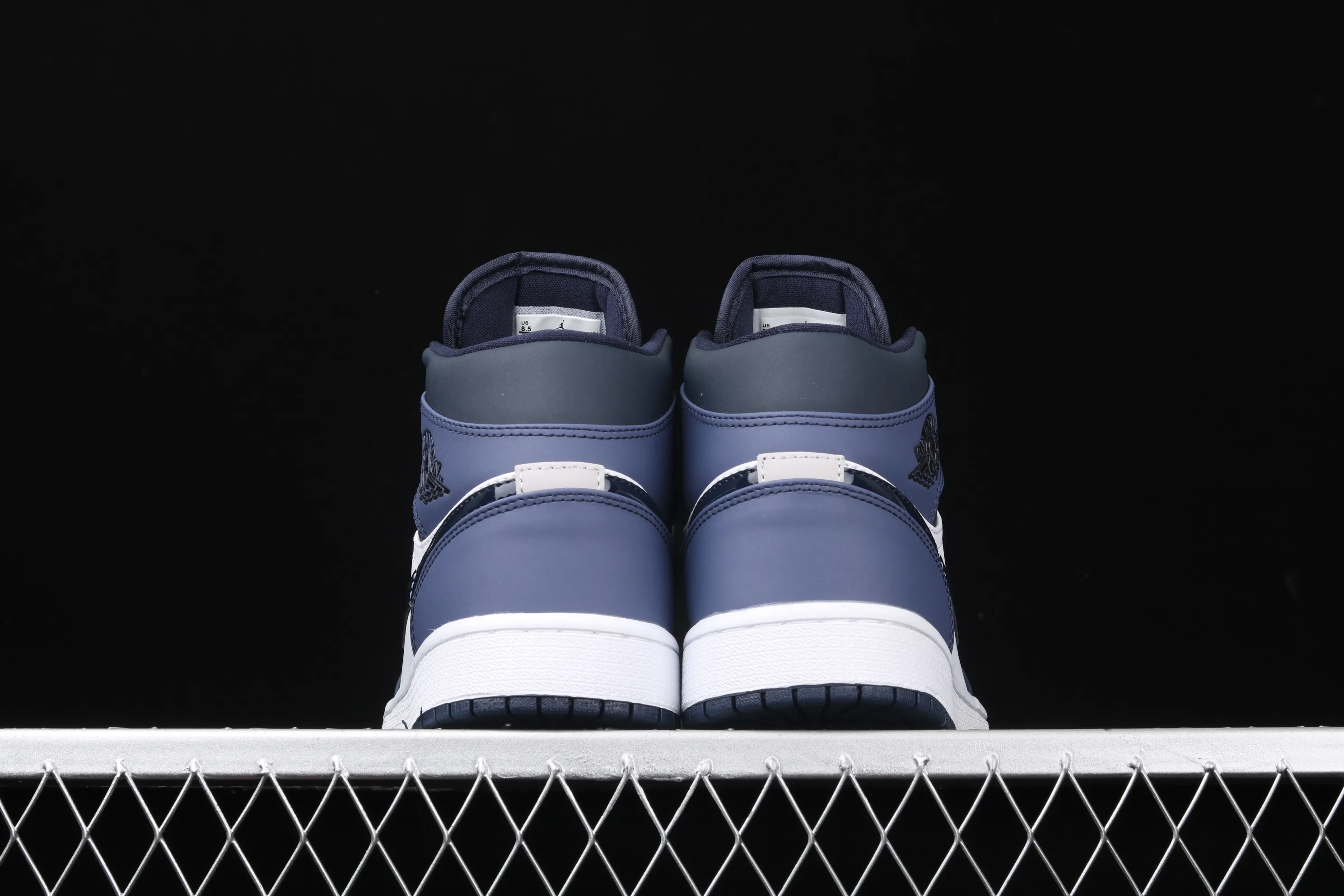 All categories Air Jordan Jordan series basketball shoes Air Jordan 1 Mid Air Jordan 1 Mid AJ1 Joe 1 fashion casual black and blue basketball shoes 554724-445